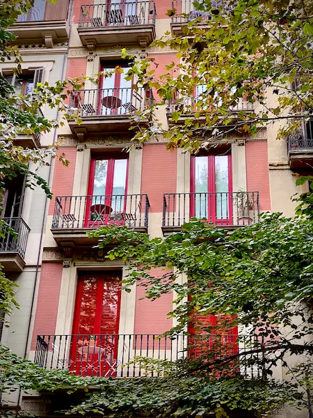 pisos en el barrio de eixemple en barcelona